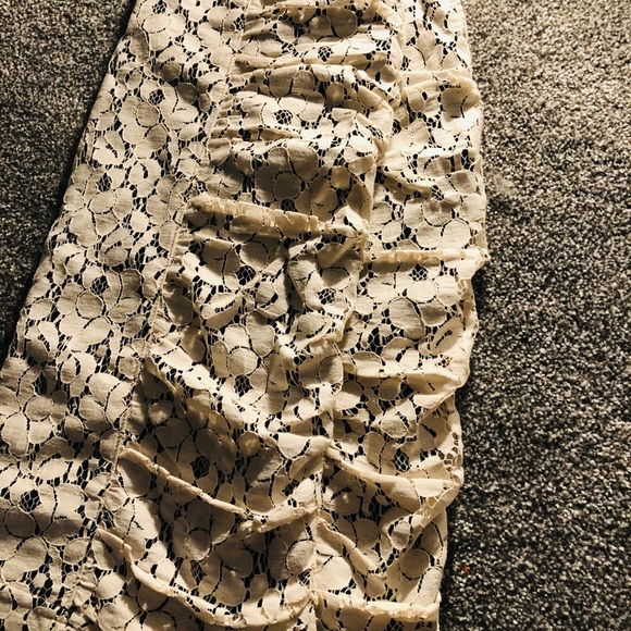 Heart & Soul Lace, Ruched Sides Skirt! (9/10)
Gold Zipper Closure on back! - Picture 5 of 15